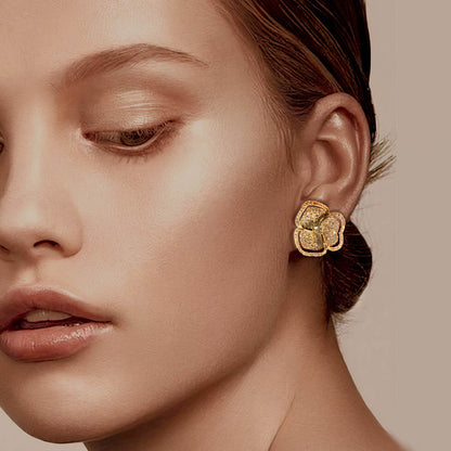 Bloom Small  Halo Diamond Earrings